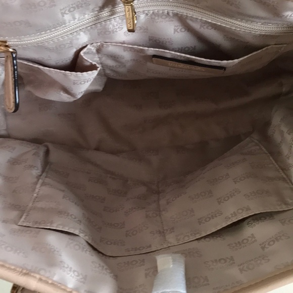 Michael Kors Jet Set Travel Tote - Picture 3 of 8